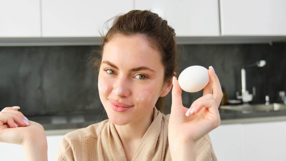 Young girl holding egg in hand